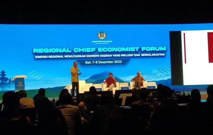 Saran Ekonom untuk Capres 2024 agar Ekonomi Tumbuh 6 Persen