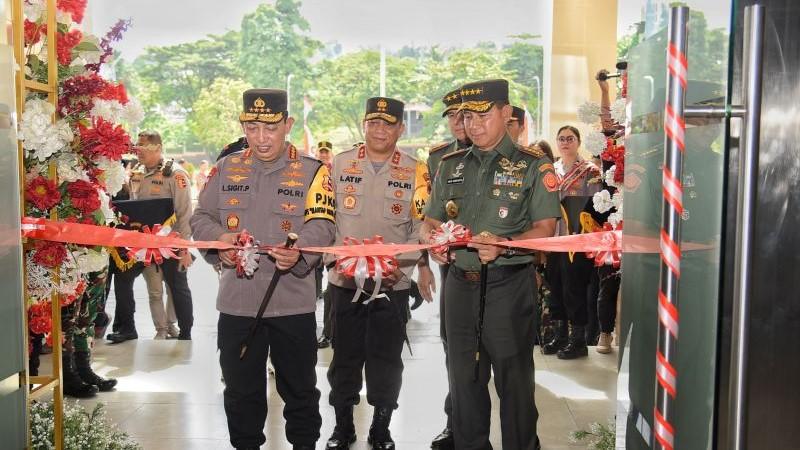 Kapolri dan Panglima TNI Resmikan Mapolda Maluku