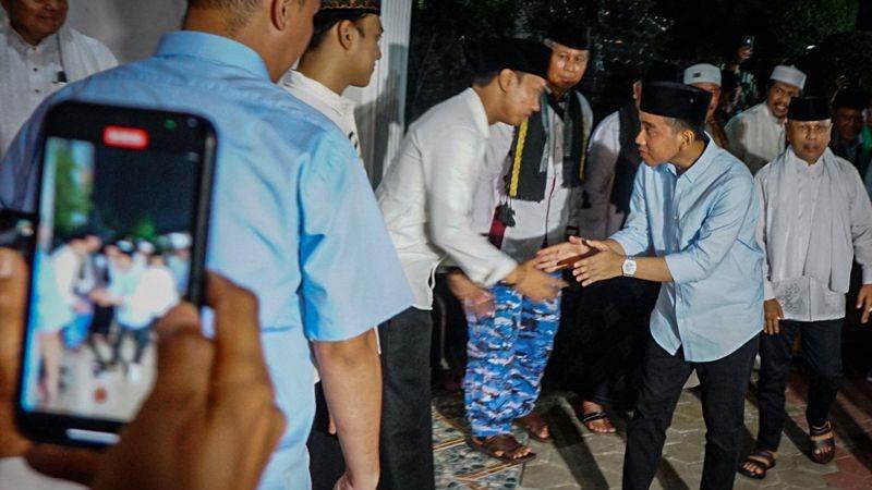 Cawapres Gibran Sambangi Ponpes Al Baghdadi Karawang
