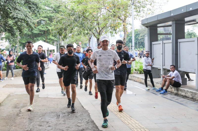 Isi Akhir Pekan, Ganjar Olahraga di CFD Jakarta