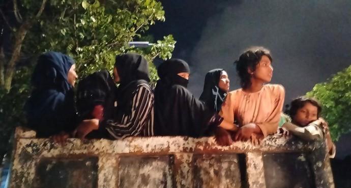 135 Pengungsi Rohingya Diangkut Pakai Truk ke Kantor Gubernur Aceh