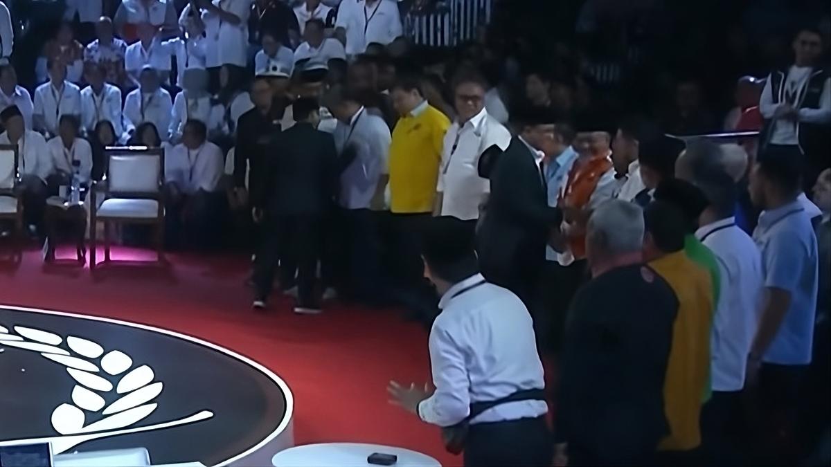 Beda! Anies Salami Semua Ketum Parpol Sebelum Debat Dimulai