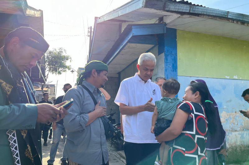 Nginap di Rumah Warga, Ganjar Dapat Cerita-Disuguhi Tempe Kemul Khas Wonosobo
