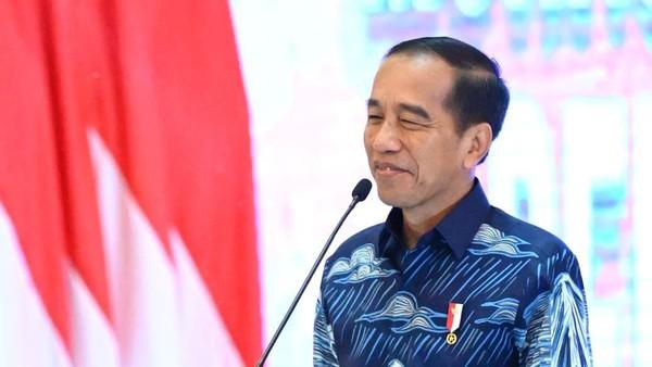 Jokowi Nggak Mau Dateng Dies Natalis UGM Gara-gara Dikasih Gelar "Alumnus Memalukan"?