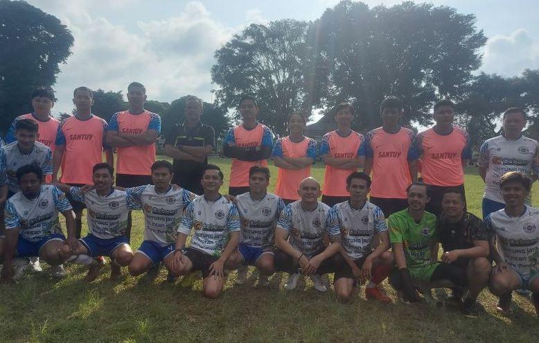 Kaesang Main Bola Bareng Anak Muda di Wonosobo