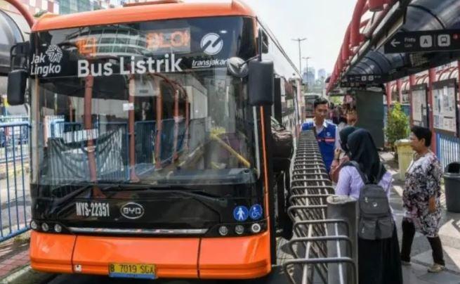 TransJakarta Tambah Armada dan Jam Operasional saat Malam Natal dan Tahun Baru