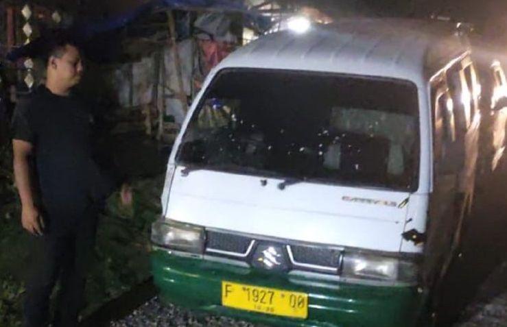 Sopir Angkot Aniaya Mahasiswi di Sukabumi, 	Dicekik hingga Telinga Digigit