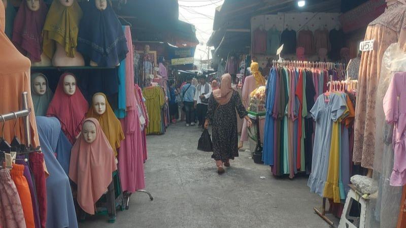 Pasar Tanah Abang Sepi Pengunjung H-2 Natal 2023