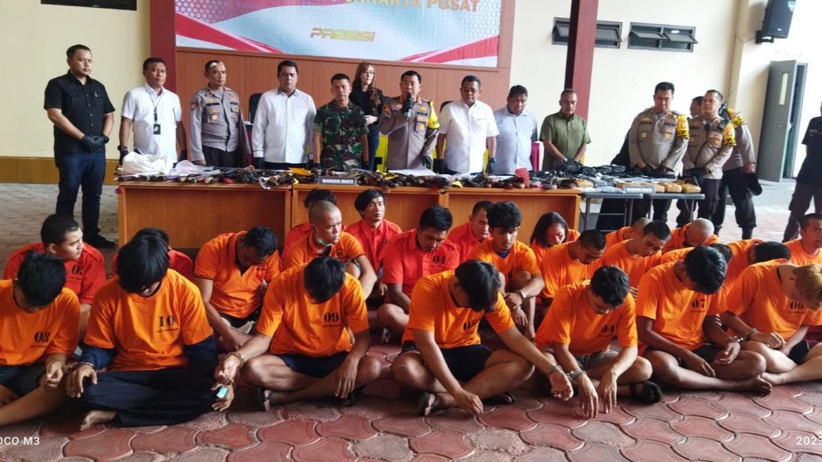 Polisi Ringkus 12 Pelaku Tawuran, Sita 87 Barang Bukti Sajam
