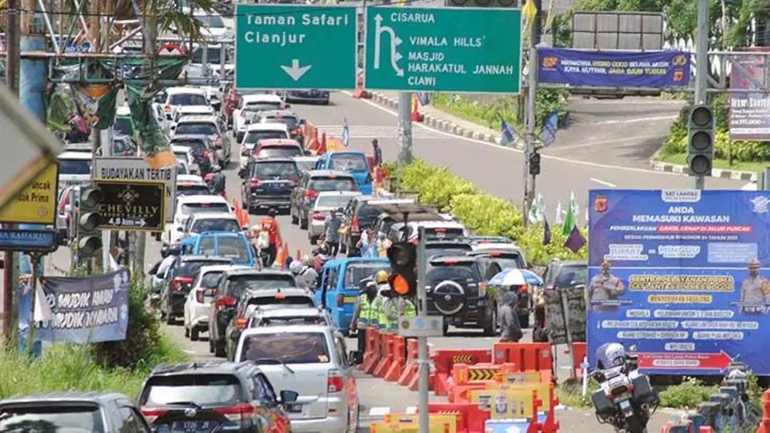 20 Ribu Kendaraan Telah Kembali dari Puncak, One Way Masih Diberlakukan