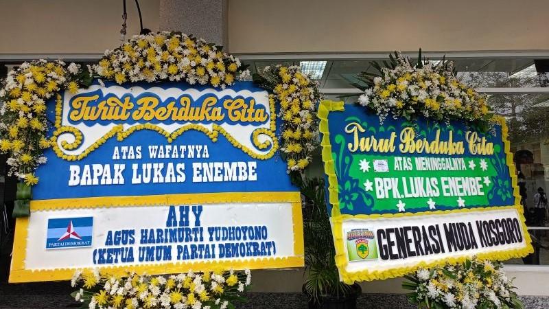 RSPAD Gatot Subroto Banjir Karangan Bunga Duka Cita untuk Lukas Enembe