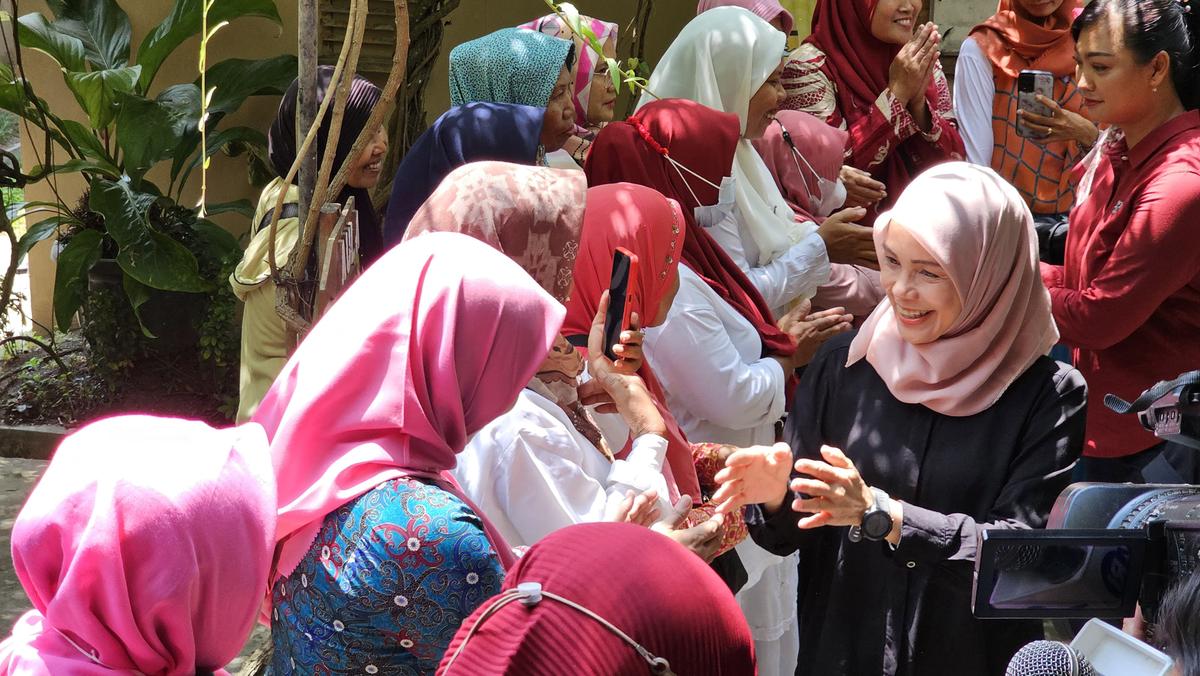 Demi Suaminya Jadi Presiden, Istri Ganjar Ikut Keliling Mondar-mandir Kampanyekan Paslon Nomor Urut 3