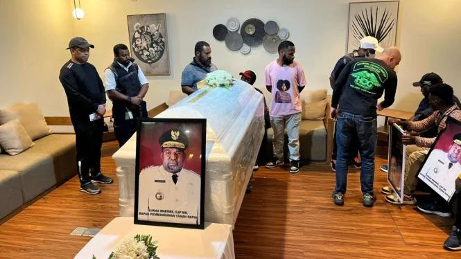 Pemprov Papua Sesalkan Kericuhan saat Jenazah Lukas Enembe Tiba di Sentani