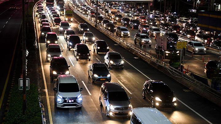 Cegah Kemacetan Parah, Polri Imbau Masyarakat Tak Bawa Kendaraan Pribadi di Malam Tahun baru