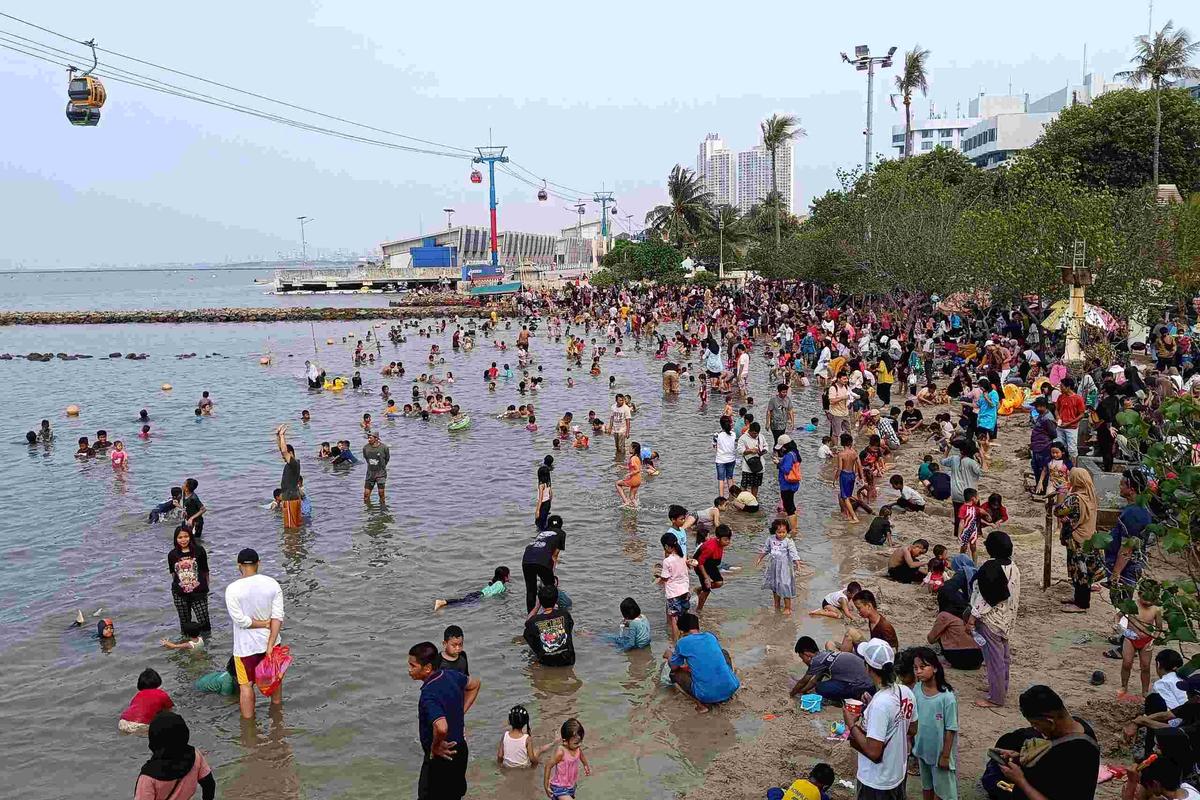 Pengunjung Padati Ancol