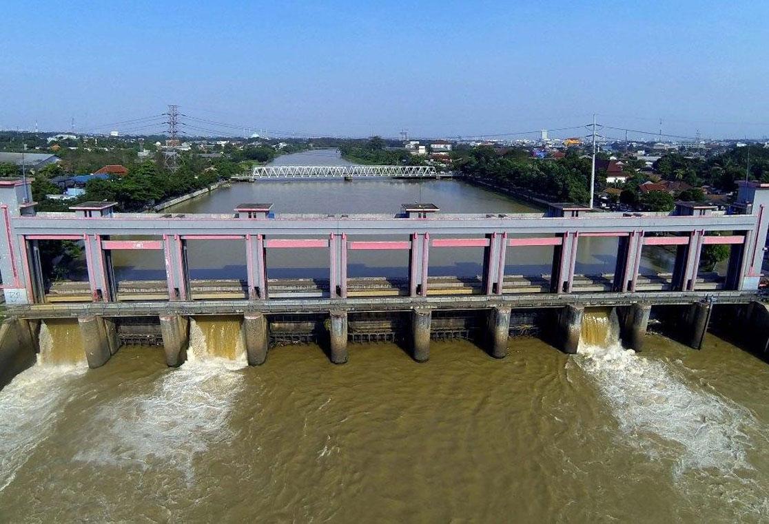 BPBD Imbau Warga Bantaran Sungai Waspada Banjir Usai Pos Pantau Depok Siaga 3
