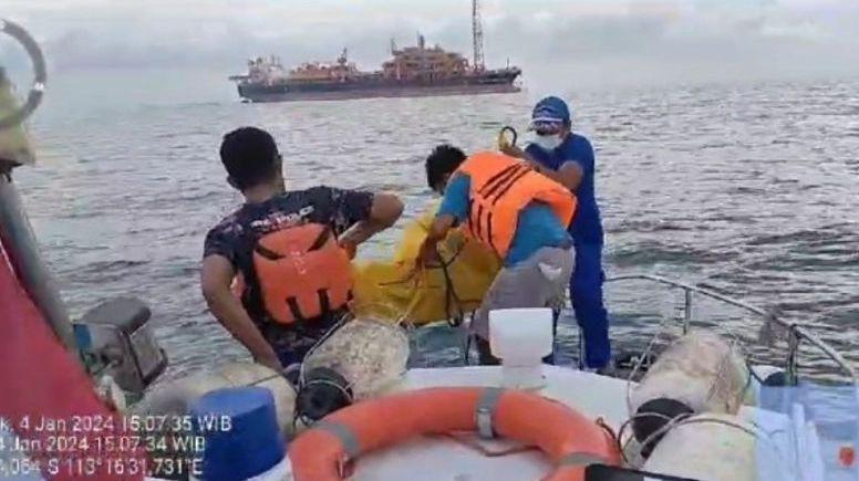 Geger! Mayat Hancur Ditemukan Mengambang di Pulau Mandangin Sampang