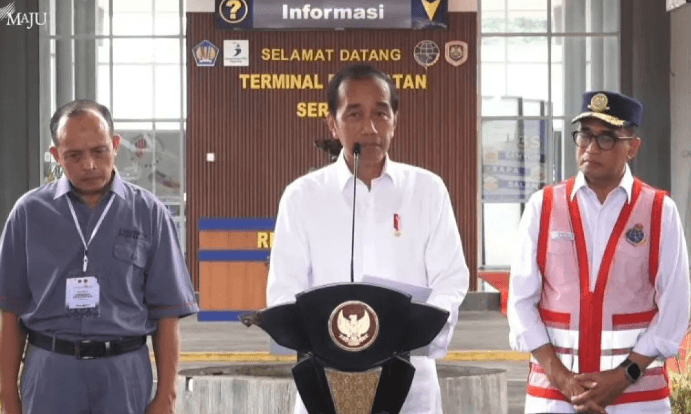 Resmikan Terminal Pakupatan, Jokowi Bujuk Warga Gunakan Kendaraan Umum