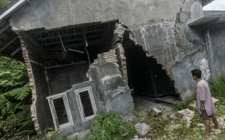 Intensitas Hujan Tinggi, Daerah Zona Merah Wajib Waspada Longsor
