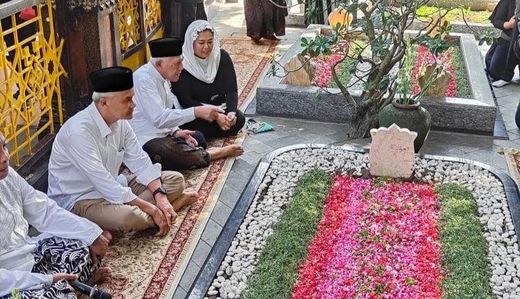 Capres Ganjar Ziarah ke Makam Gus Dur-Hasyim Asy'ari, Terus Usaha Cari Suara Pengikut NU?
