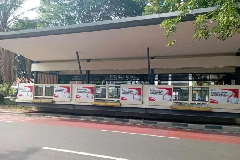 Ini Kata Dishub Soal Stiker 'Pemilu Aman' di Halte TransJakarta