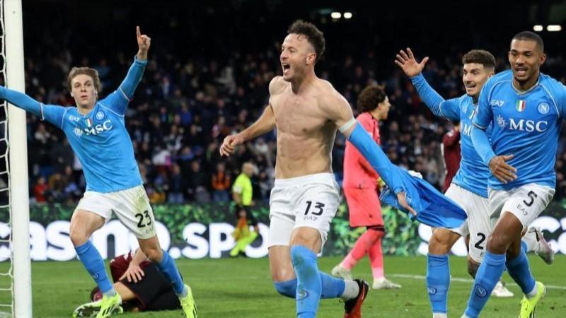 Comeback Napoli Sukses Kalahkan Salernitana 2-1