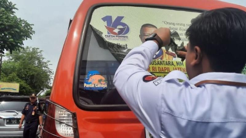 Bawaslu Kota Semarang Cabut 'Branding' Caleg yang Mejeng di Angkot