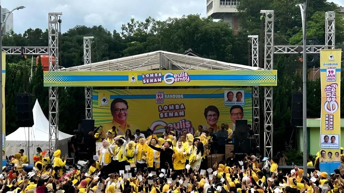 Diguyur Hujan, Warga Bandung Tetap Antusias Goyang Gemoy Bersama Golkar