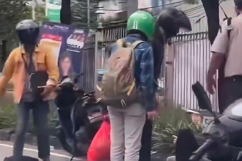 Bawaslu Telusuri Kabar Pengendara Motor Tertimpa Baliho Caleg di Daan Mogot
