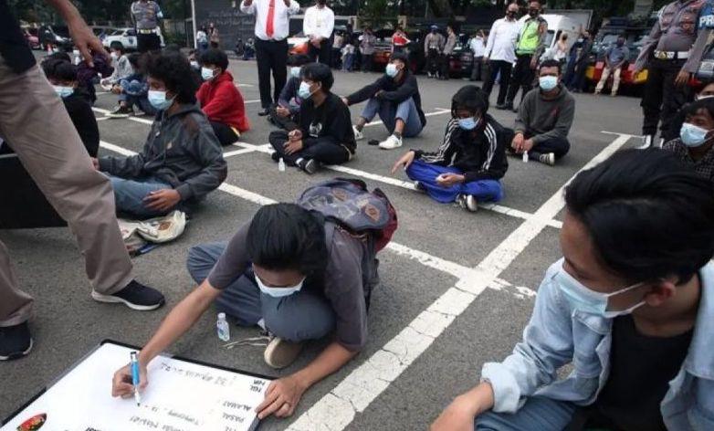 Diduga Mau Tawuran, 10 Remaja di Tangerang Bawa Bom Molotov hingga Samurai
