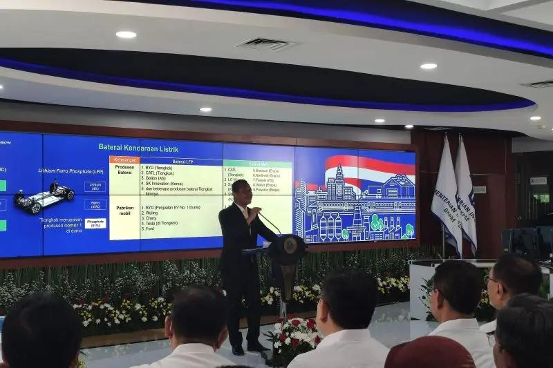 Bahlil Bakal Perketat Izin Usaha Hilirisai Buntut Insiden di Smelter Nikel