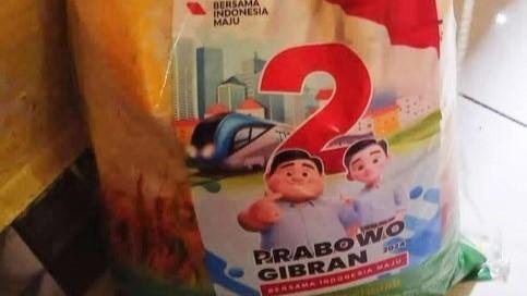 Tanggapan Dirut Bulog usai Viral Foto Beras Bulog Ditempel Stiker Prabowo-Gibran