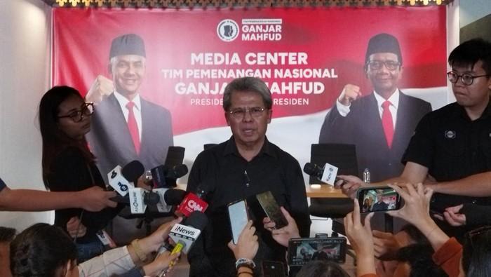Respon Tim Ganjar-Mahfud soal Ibu Iriana Acungkan 2 Jari: Kita Semua Harus Menahan Diri
