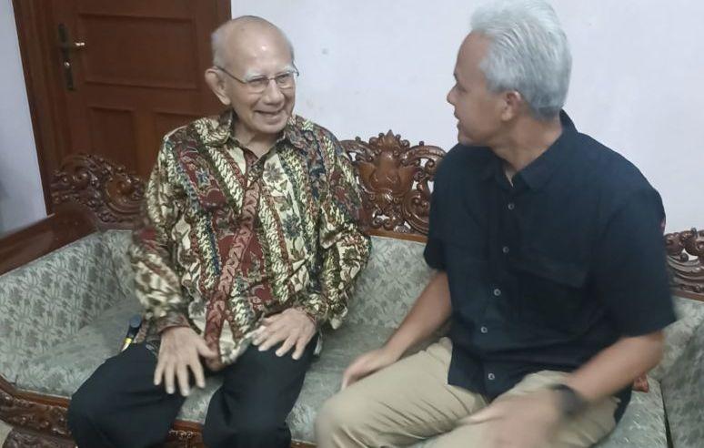 Sowan ke Emil Salim, Ganjar Dapat Pesan soal Lingkungan dan Pendidikan