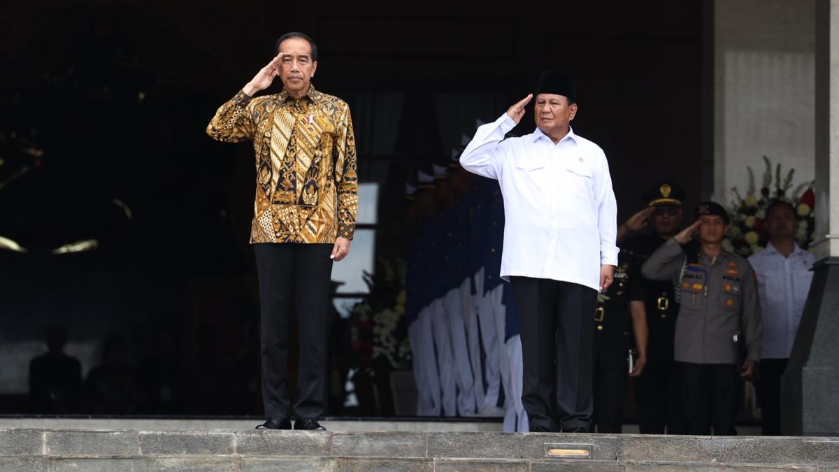 Jelang Lengser, Jokowi Naikkan Gaji TNI-Polri