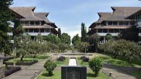 Tanggapan ITB Terkait Bayar UKT Pakai Pinjol Diprotes Mahasiswa
