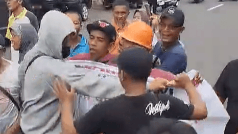 Paspampres Bantah Lakukan Kekerasan Pada Warga yang Bentangkan Spanduk ke Jokowi di Yogyakarta