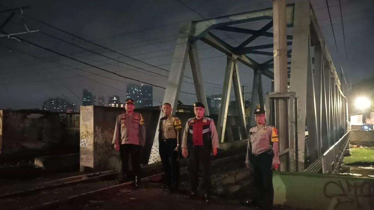 Kerap Jadi Lokasi Tawuran, Banjir Kanal Barat Kini Dijaga Tiga Polsek