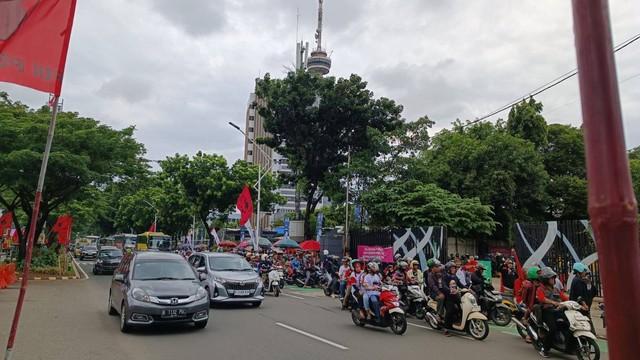 Ada Konser 'Salam Metal', Pendukung Ganjar-Mahfud Padati Area GBK