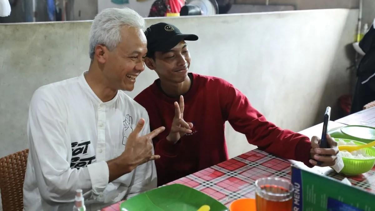 Ganjar 'Ngempanin' Pendukung Prabowo Makan Siang Gratis