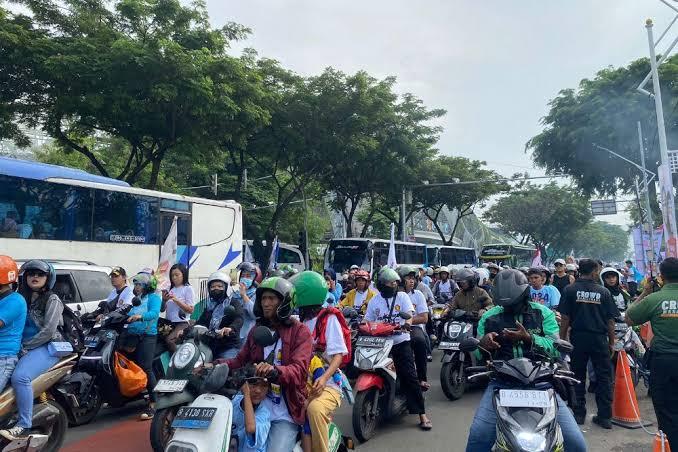 Sejumlah Massa Mulai Padati GBK Hadiri Kampanye Akbar Prabowo-Gibran