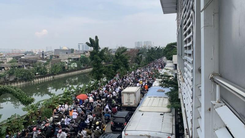 Ribuan Kendaraan Tertahan di Jalan Danau Sunter Barat Imbas Kumpul Akbar AMIN