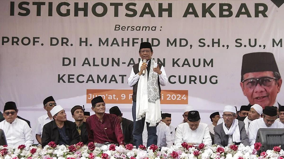 Pimpin Doa di 'Hajatan Rakyat' Surakarta, Ini Harapan Mahfud untuk Masyarakat