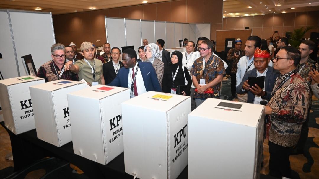 Sumariyandono Pandu Observer Pemilu Belajar Alur Pencoblosan di TPS