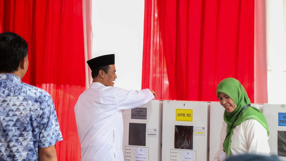Nyoblos di TPS Senayan, Mentan Amran Berharap Program Pertanian di Era Presiden Joko Widodo Tetap Dilanjutkan
