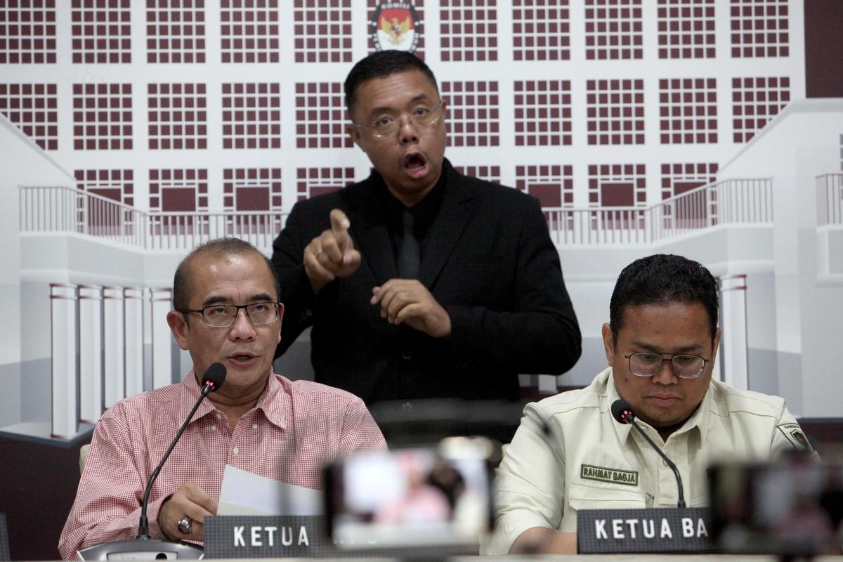Pantau Rekapitulasi Perhitungan Suara