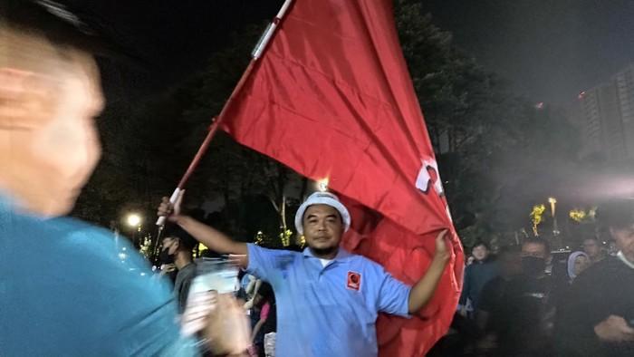 Relawan Prabowo Gembira di GBK Sambut Hasil Quick Count