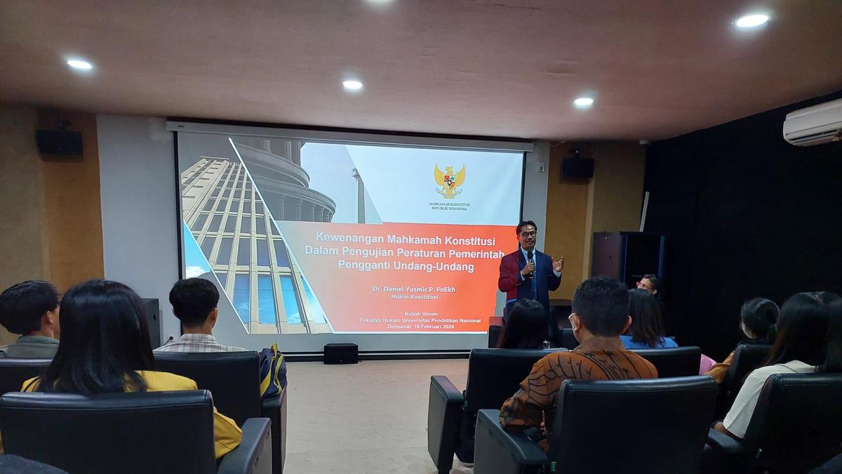 Daniel Yusmic Bahas Pengujian Perpu di Undiknas Bali