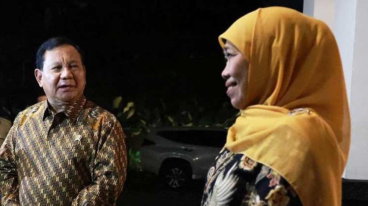 Menang Telak, Khofifah Beri Ucapan Selamat ke Prabowo di Bandara Halim