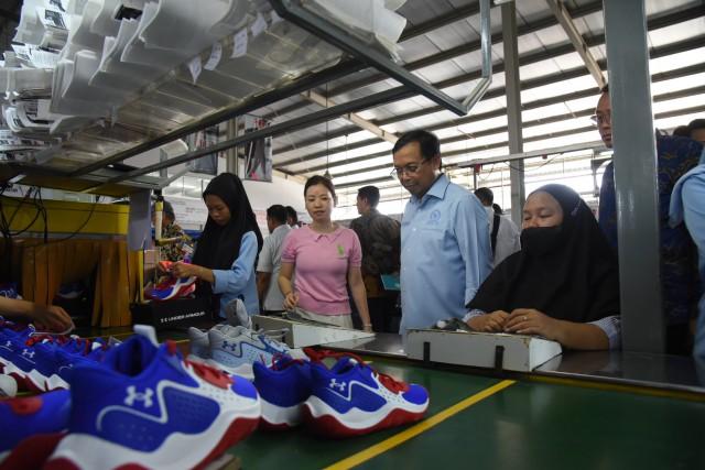 Tindaklanjuti Aduan Masyarakat, Komisi VI Tinjau Perusahaan yang Diduga Terapkan UMK Rendah